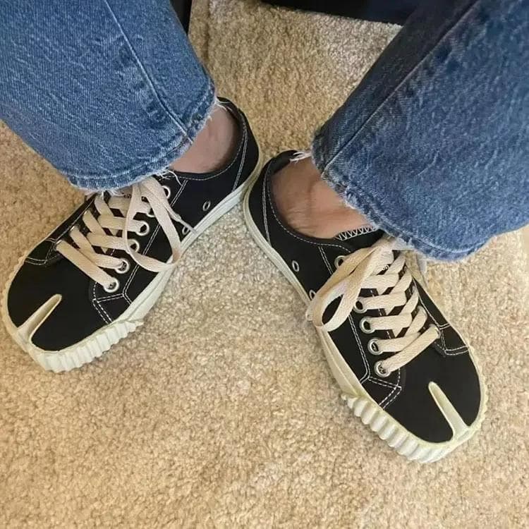 New Canvas Tabi Shoes Split Toe Flats Women Mary Janes Sneaker Casual Fashion Women Pig Hoof Shoes High Quality Women Flat Shoes 37