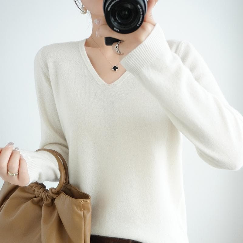 Women's Cozy Knitted Pullover Cashmere Sweater V Neck Fuzzy Slim Fit Sweater L white