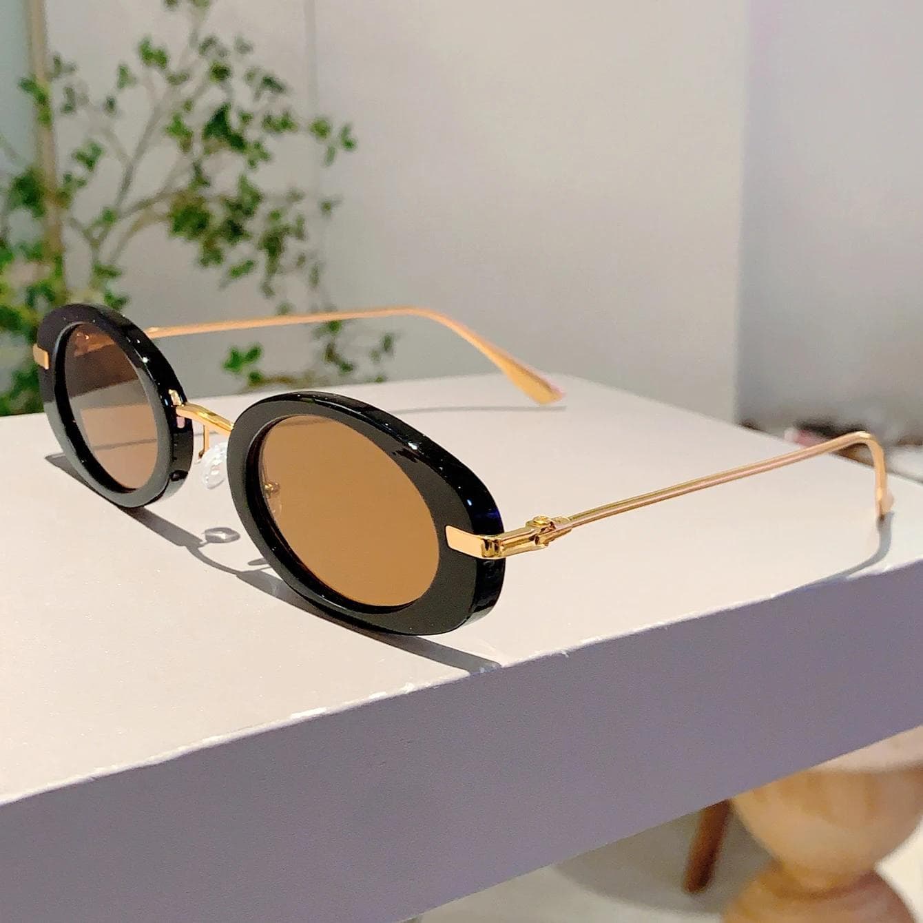 Small Oval Frame Retro Sunglasses Luxury Metal Designer Shades Women Trendy Fashion Leopard Beach Sun Glasses as picture shows