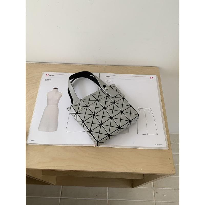 Fashion European and American Shopping Bags for Women's Fashionable Shoulder Bag Solid Color Splicing High-end Handbag 16CM*16CM*4CM