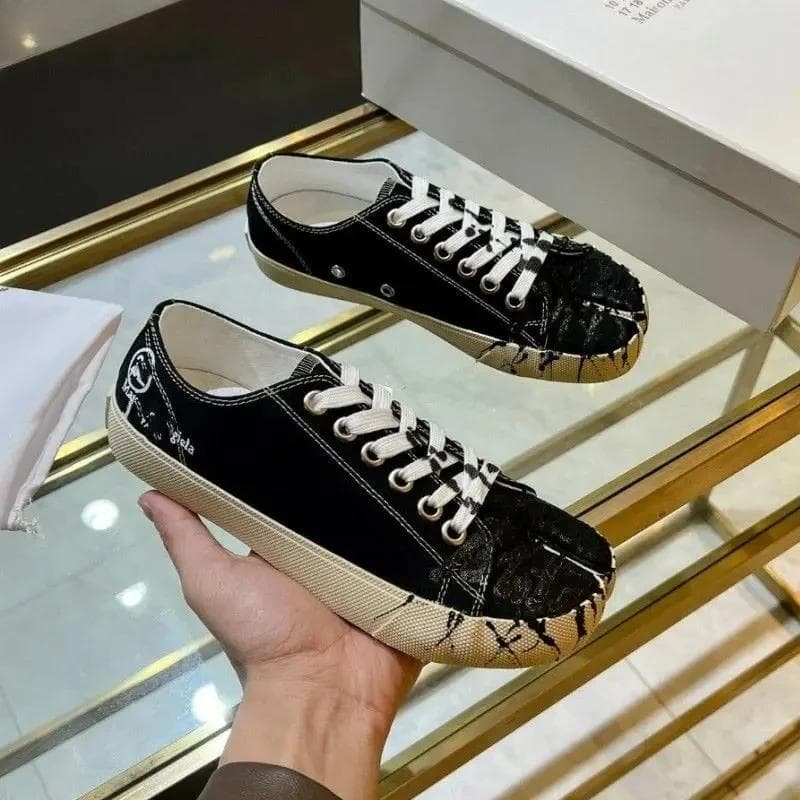 New Canvas Tabi Shoes Split Toe Flats Women Mary Janes Sneaker Casual Fashion Women Pig Hoof Shoes High Quality Women Flat Shoes 37