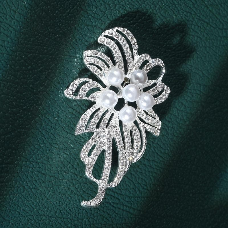 Fashion Brooch For Women Shiny Rhinestone Simulation Pearl Flower Brooches Clothing Pins Party Jewelry Gifts silver