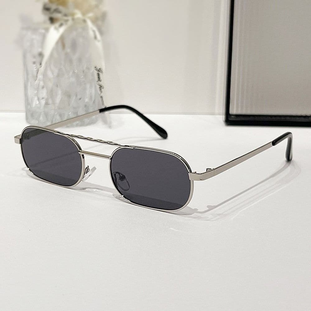 Retro Metal Frame Small Sunglasses Vintage 90s Hip Hop Rectangular Sun Glasses UV400 Protection for Beach Travel