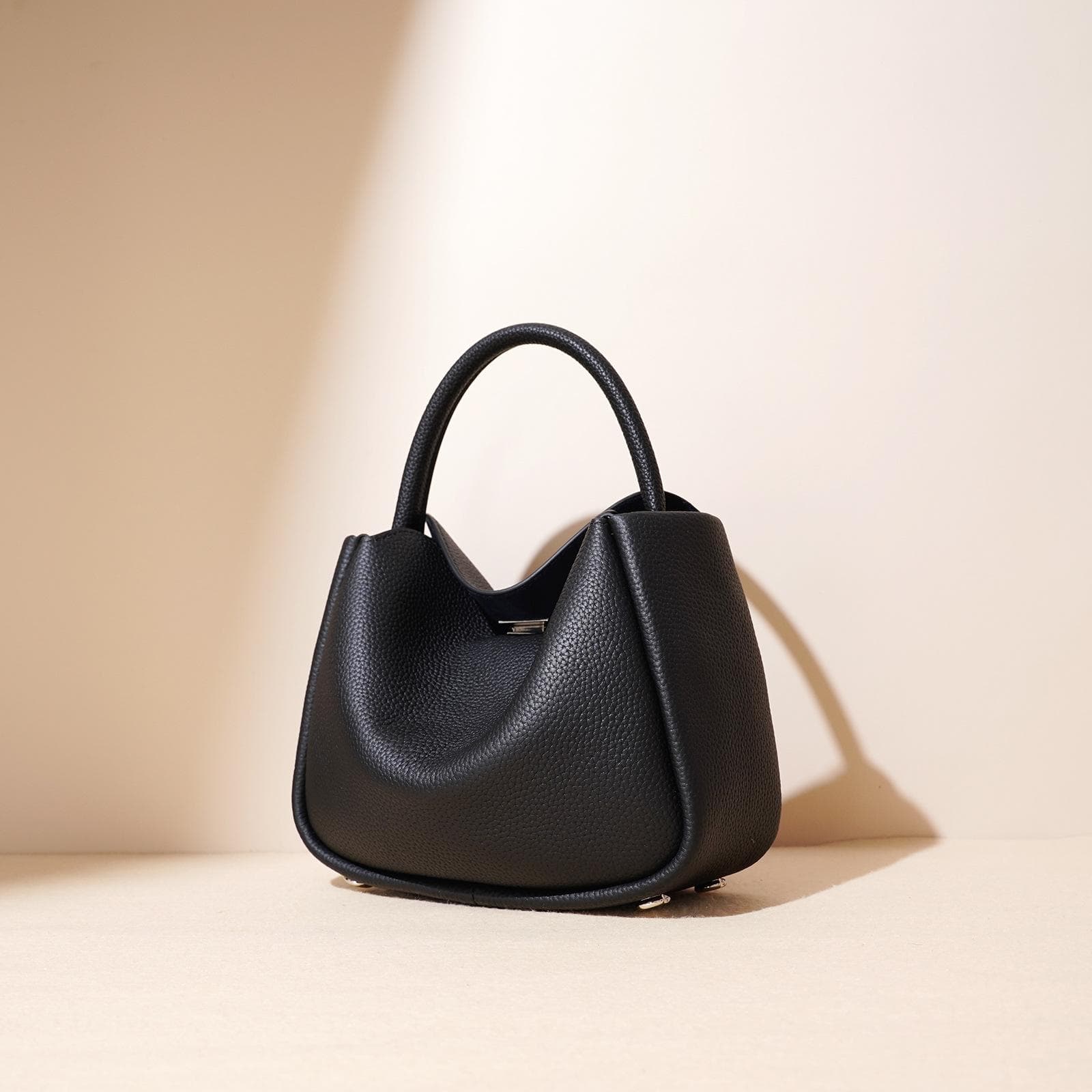 Spring Niche Personality Very Simple Shoulder Bag Versatile Commuting Armpit High-end Crossbody Bag Women's Bag