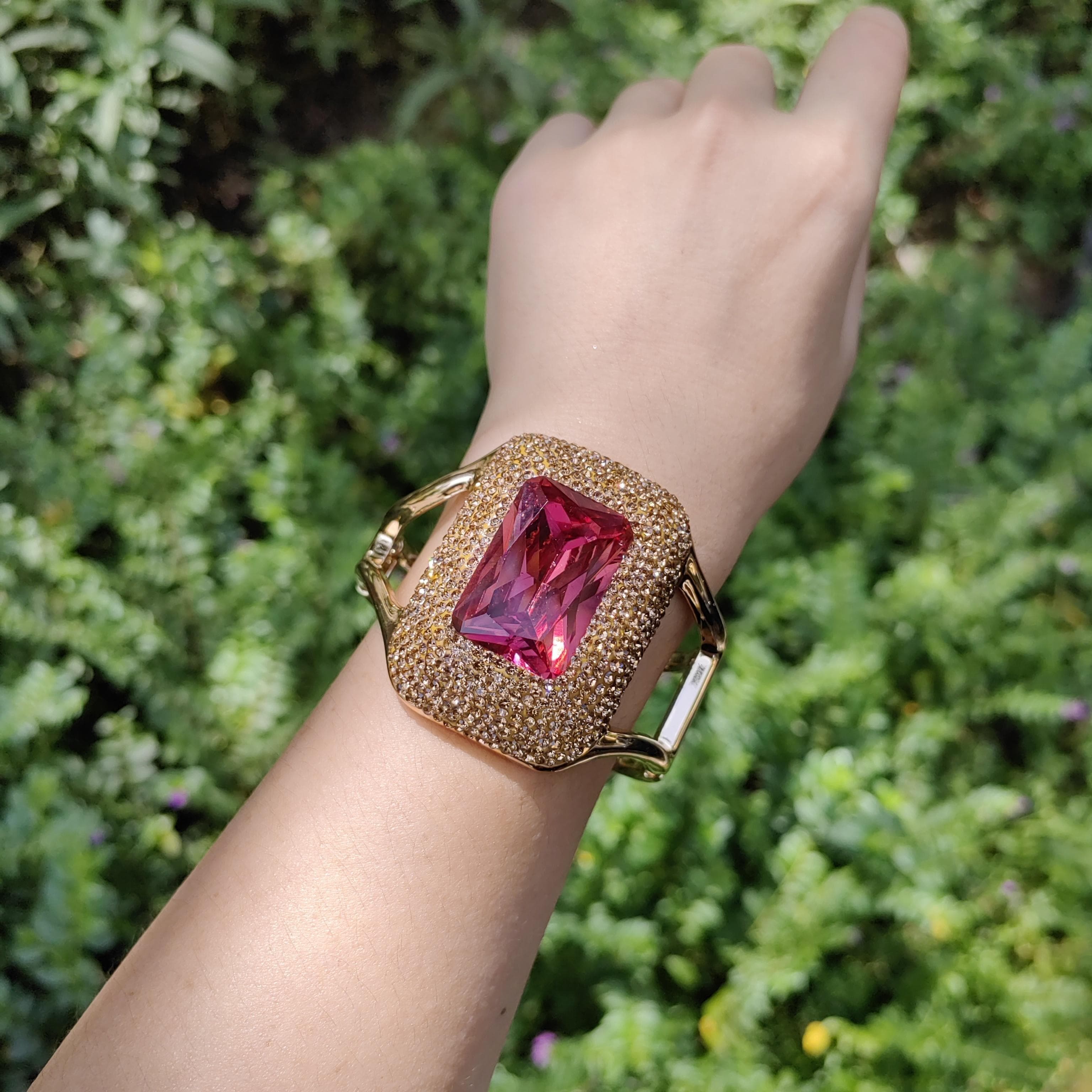 1pc Color-changing Turkish Sultanite Stone Bracelet - Elegant Vintage Design, Adjustable Chunky Bangle, Stunning Colors in Different Light Sources asthepicthe pink