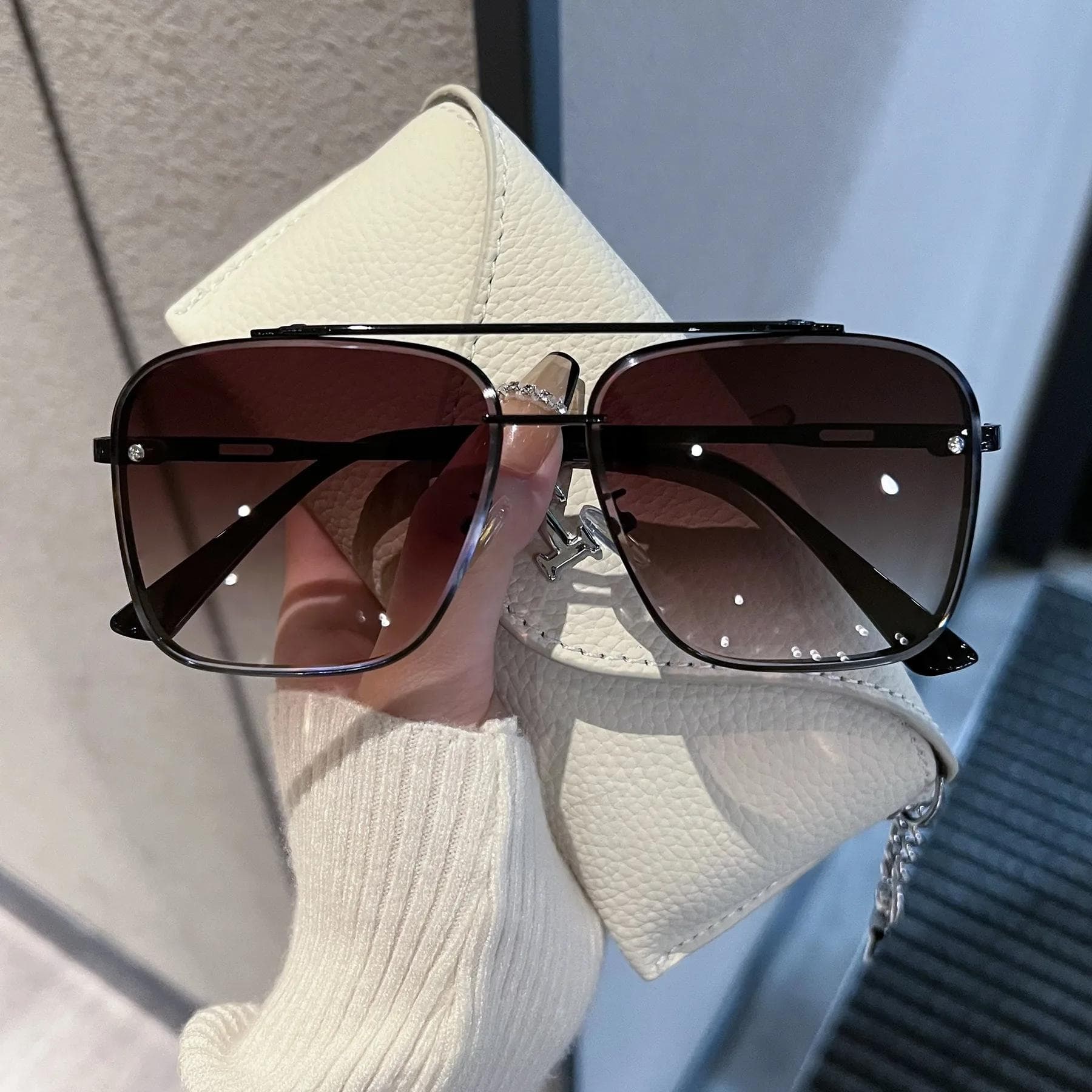 New Fashion Classic Square Sunglasses Cool Men Vintage Brand Design Metal Sun Glasses Women Shades UV400