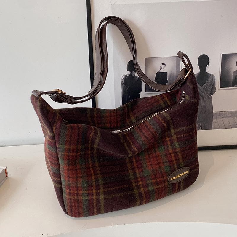 Retro High-end Plaid Woolen Bag for Women with Large Capacity Autumn and Winter Fashion Versatile Commuter Crossbody Shoulder Bag