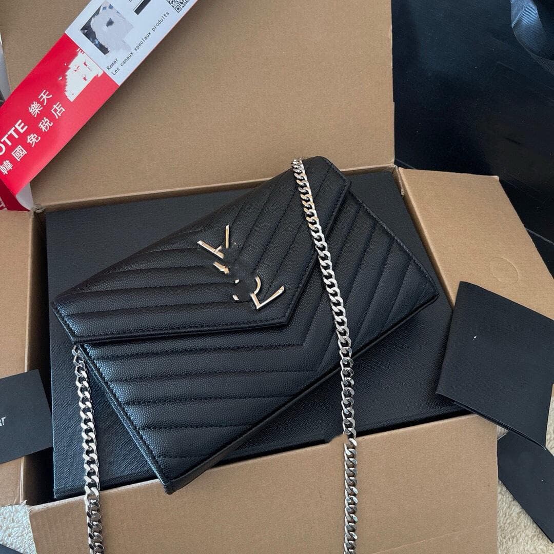 Women's Trendy Envelope Bag with Label and Chain - High-End Fashionable and Versatile Bag 0226 23*14