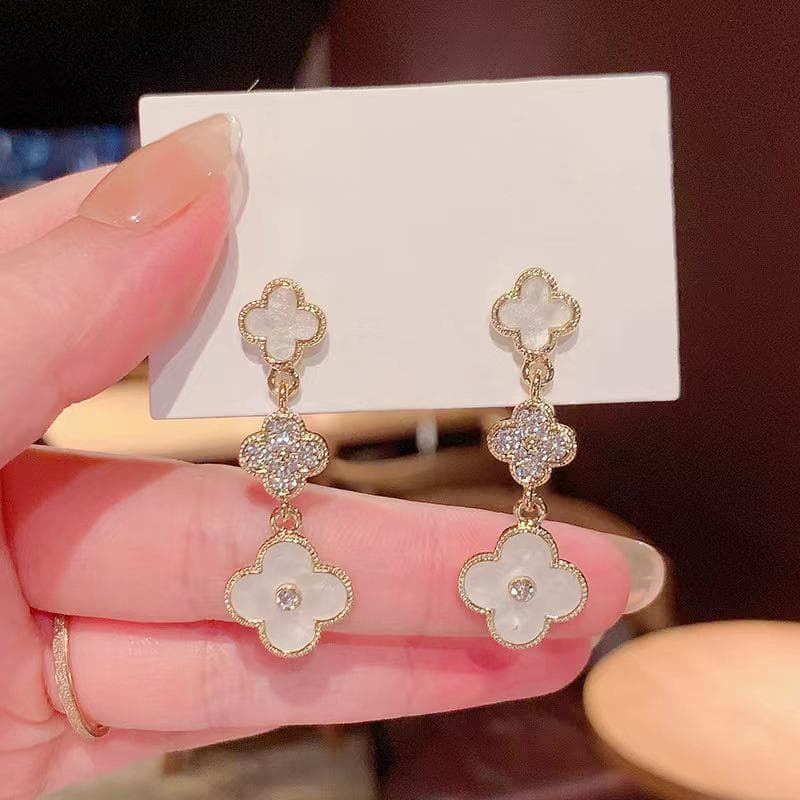 Long Four-Leaf Earrings Senior Sense Of Temperament Netflix Earrings Super Nice Temperament Ladies Earrings white