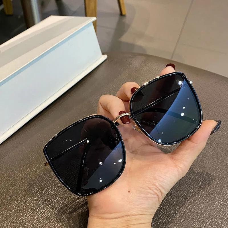 Vintage Cat Eye Sunglasses Women Fashion Metal Frame UV400 Protection Trending Eyewear Popular Shades for Lady