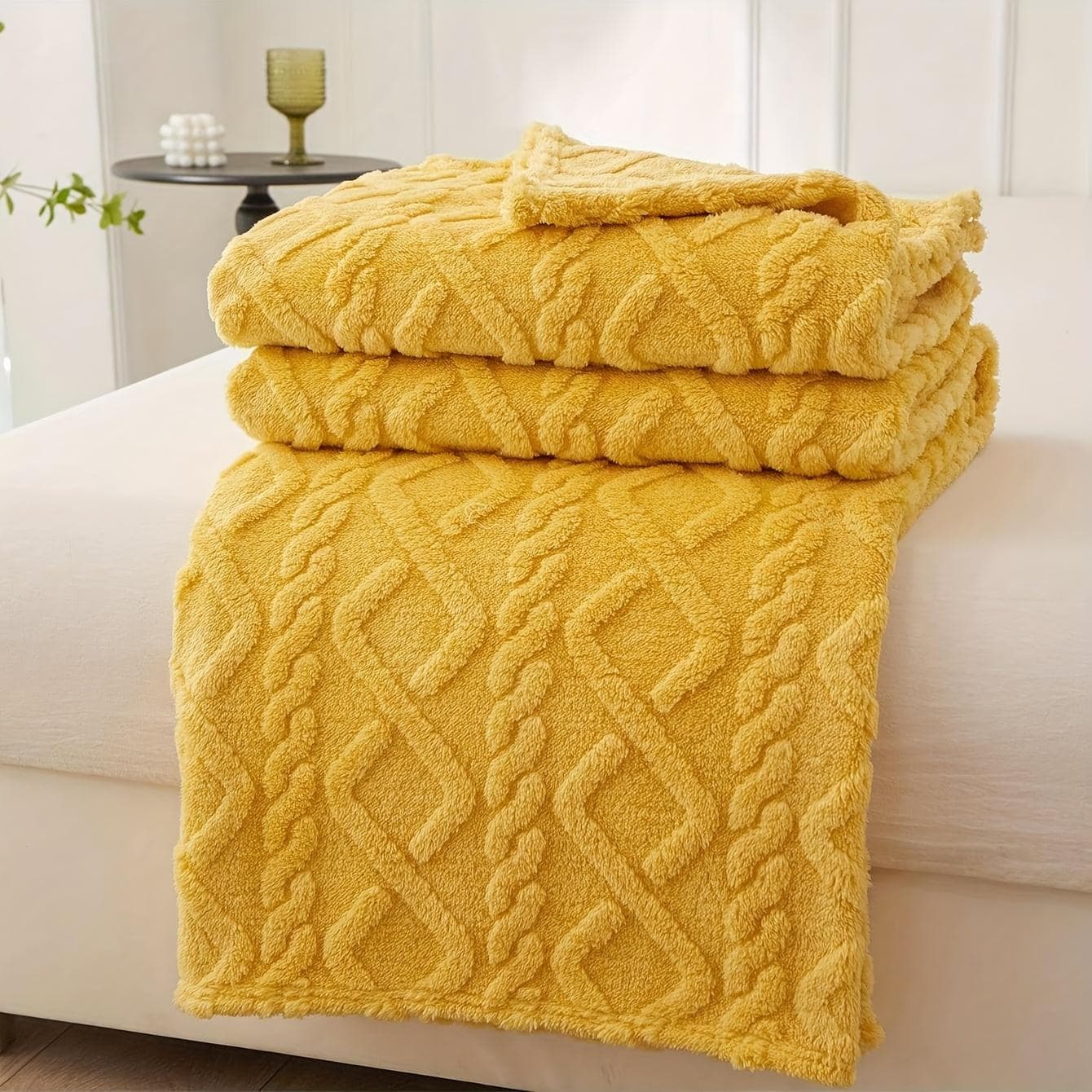 Modern Jacquard Geometric Pattern Blanket, All Seasons 100% Polyester Taffeta Fabric, Stain Resistant, Machine Washable, Multi-Purpose White Bedding 27.56x39.37 inches yellow