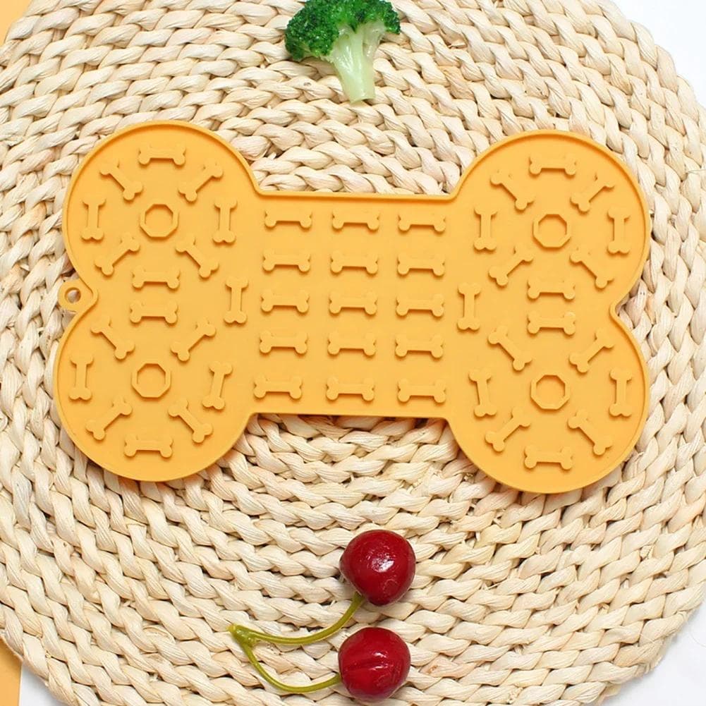 Pet Supplies Silicone Pet Licking Mat Cat Anti-choking with Slow Food Bowl Puppy Bath Distracted Licking Plate Cutlery Dog Bowl yellow