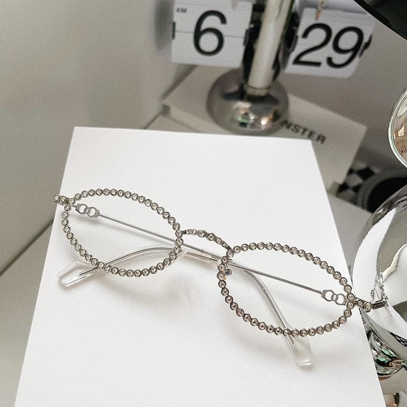 New Small Frame Oval Sunglasses Women Diamond Metal Sun Glasses UV400 Summer Trend Lady Eyewear Full Frame Decoration As shown in the figu