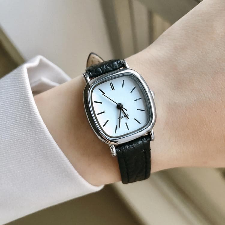 Ladies Casual Bracelet Watches Women's Simple Vintage Watches For Women Dial Wristwatch Leather Strap Wrist Watch black/white