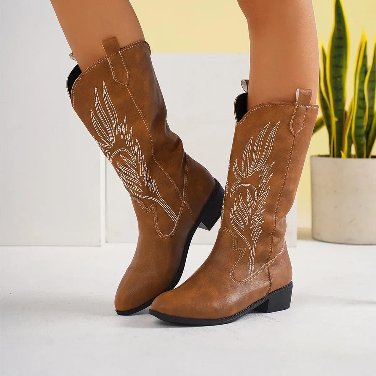 Fashion Women Fashion Slip on Knight Boots Ladies Autumn Winter Thick Sole Knight Boots Pointed Toe Square Heel Embroidered Cowboy Boots 43 brown