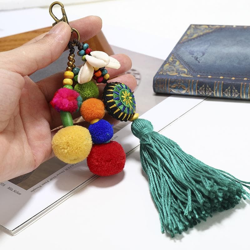 New Boho Style Hair Ball Tassel Keychain Summer Beach Shell Keychain Colorful Pompom Keyring Women Bag Hanging Pendants green