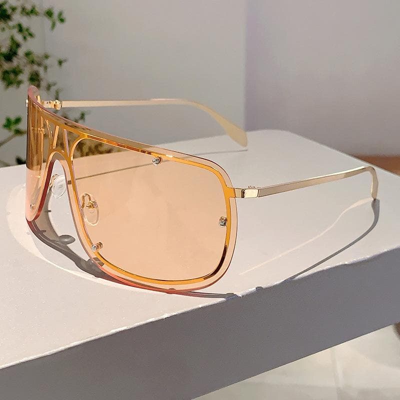 Big Frame Oversized Vintage Sunglasses Women Men Luxury Designer Sun Glasses Outdoor Goggle Punk Rivet Shades