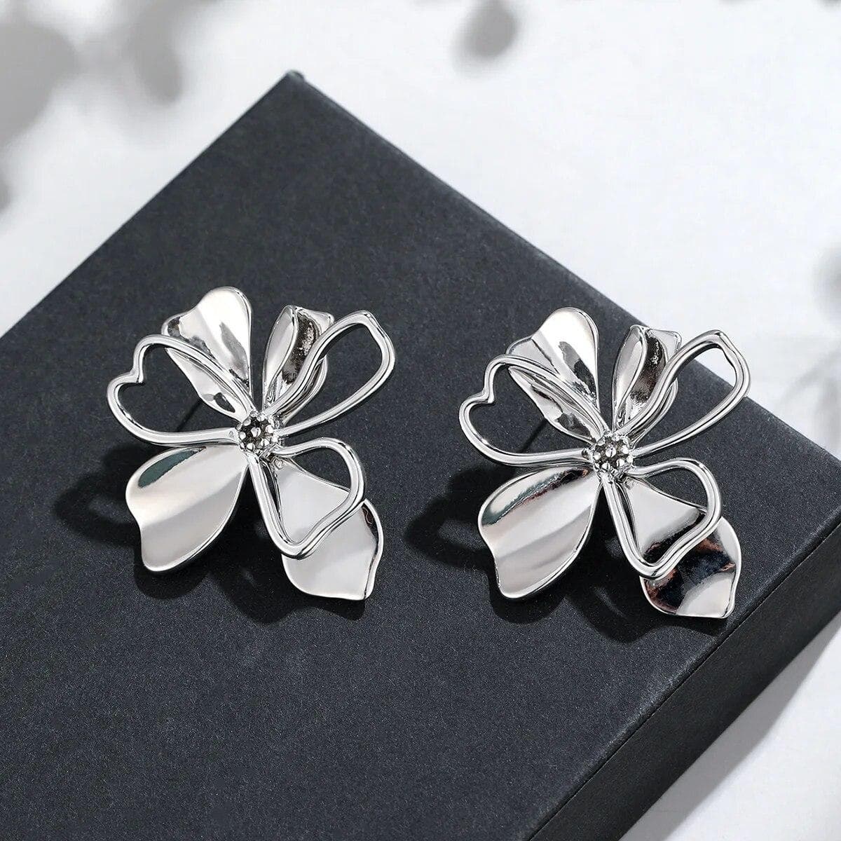 Vintage Metal Gold Silver Color  Big Flower Drop Earrings for Women Fashion Floral Statement Earrings Jewelry silver