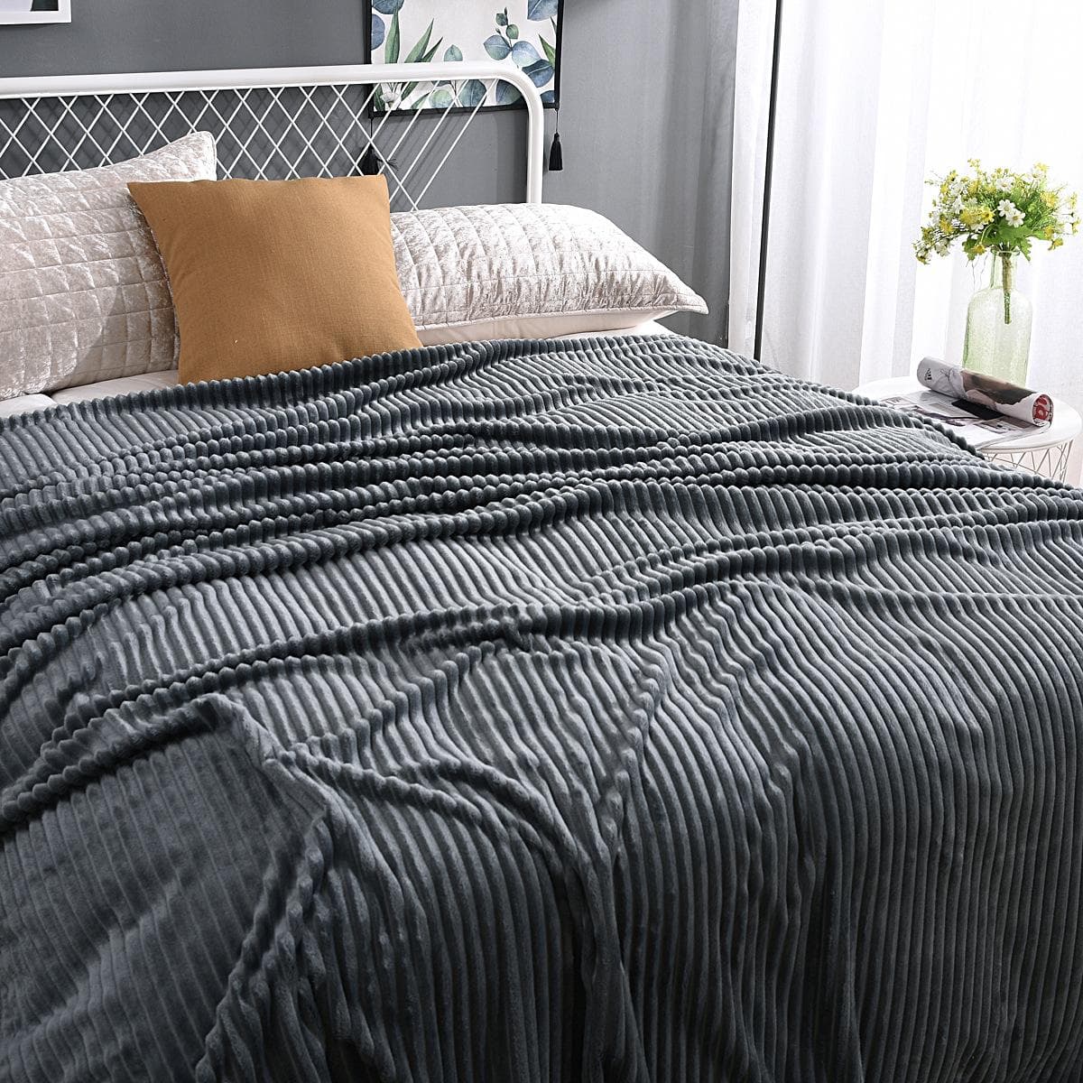 Super Soft Blankets and Throws for Sofa Office Solid Soft Warm Winter Flannel Blanket Throw Blanket on Twin King Queen Bedding 50X70cm dark grey