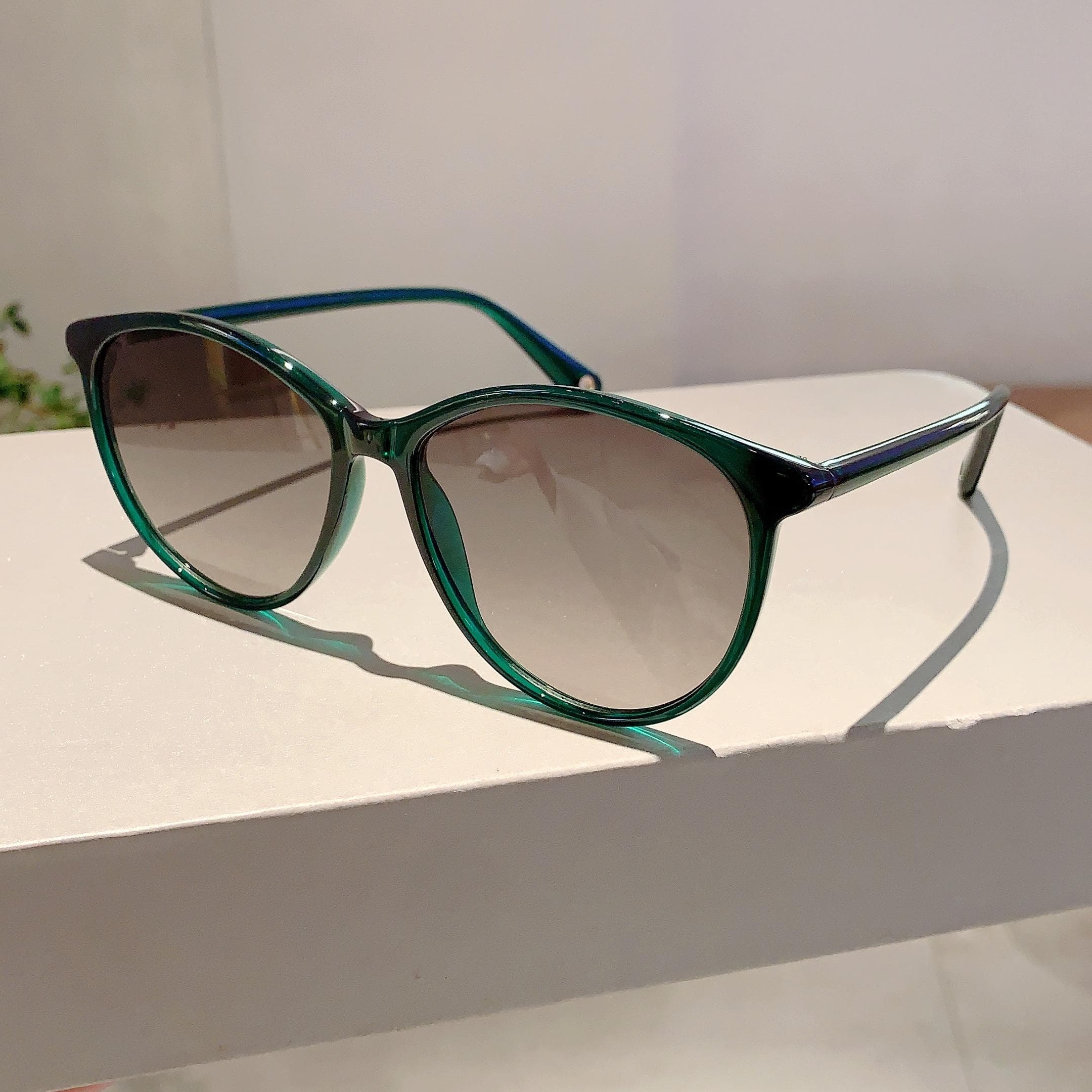 KAMMPT Vintage Round Sunglasses Women Stylish Gradient Candy Color Shades Trendy Luxury Designer Sun Glasses without case