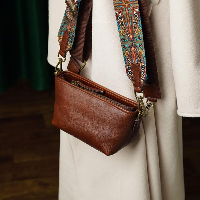 Leather Versatile Leather Women's Bag, Top-layer Leather Single-shoulder Crossbody Bag, Wide Shoulder Strap Sailboat Bag