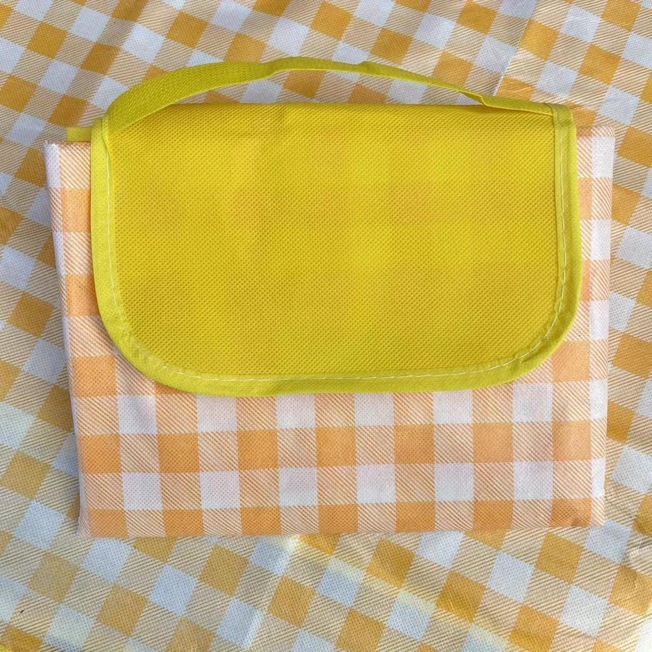 Outdoor Picnic Mat - Oversized Portable Camping Blanket for Beach, Park, BBQ & Indoor/Outdoor Family Activities 1.5*2 m yellow