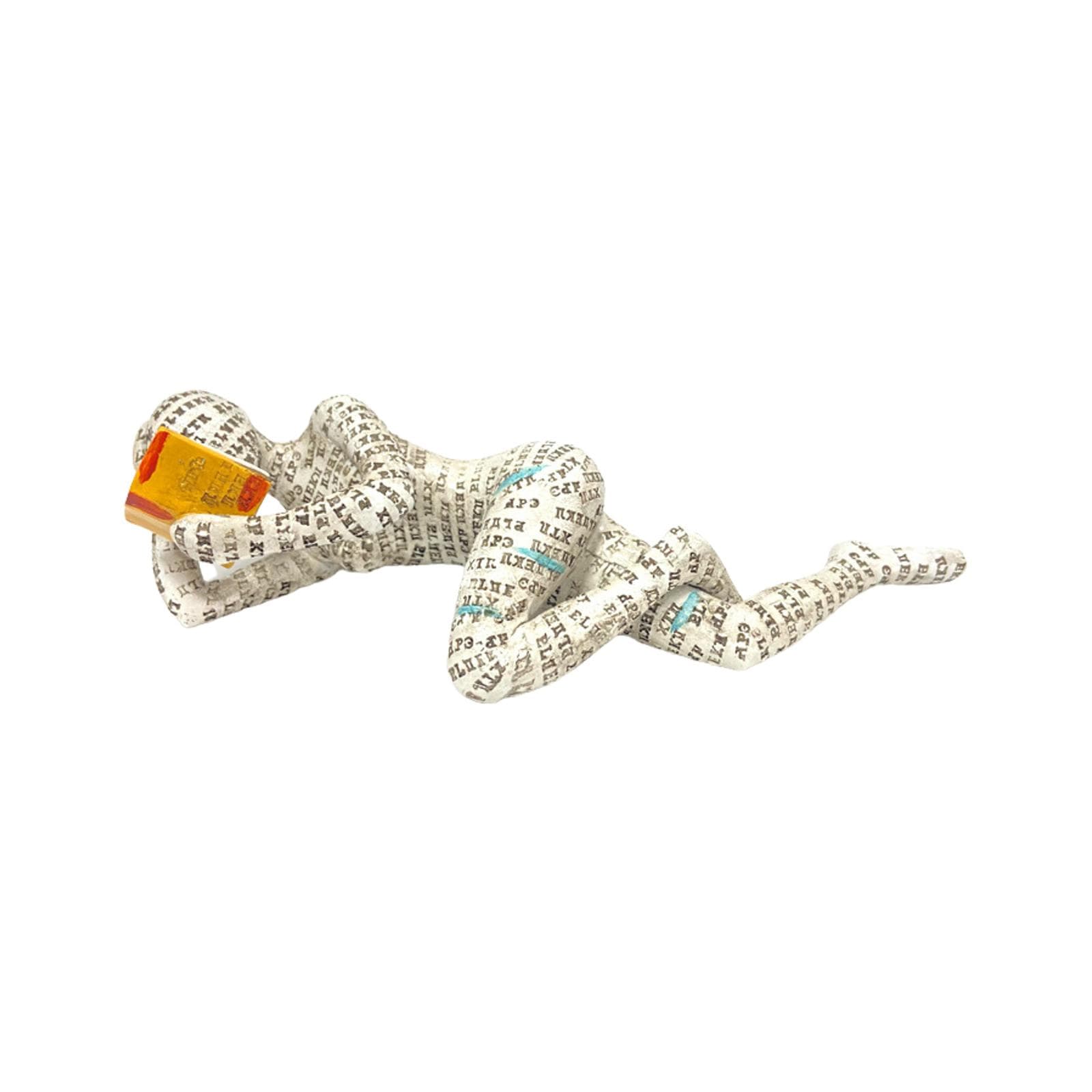 Woman Reading Paper Pulp Molding Ornaments Resin Ornaments Bookshelf Decoration