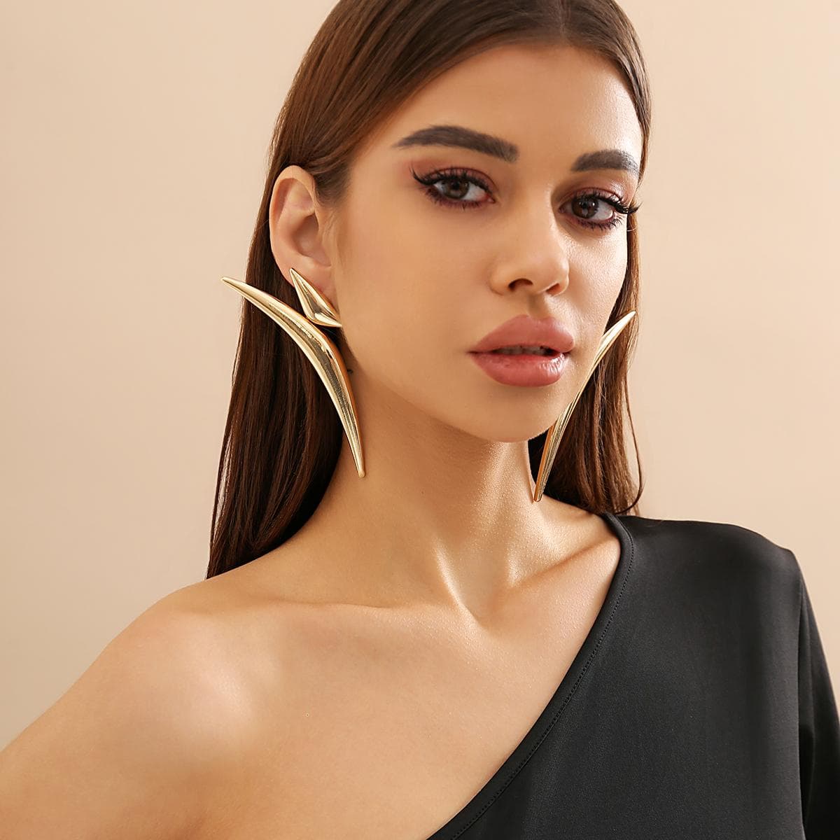 Exaggerated Geometry Long Curved Drop Earrings Fashion Aesthetics Thick Metal Triangular Earrings Women's Trendy Stage Jewelry gold
