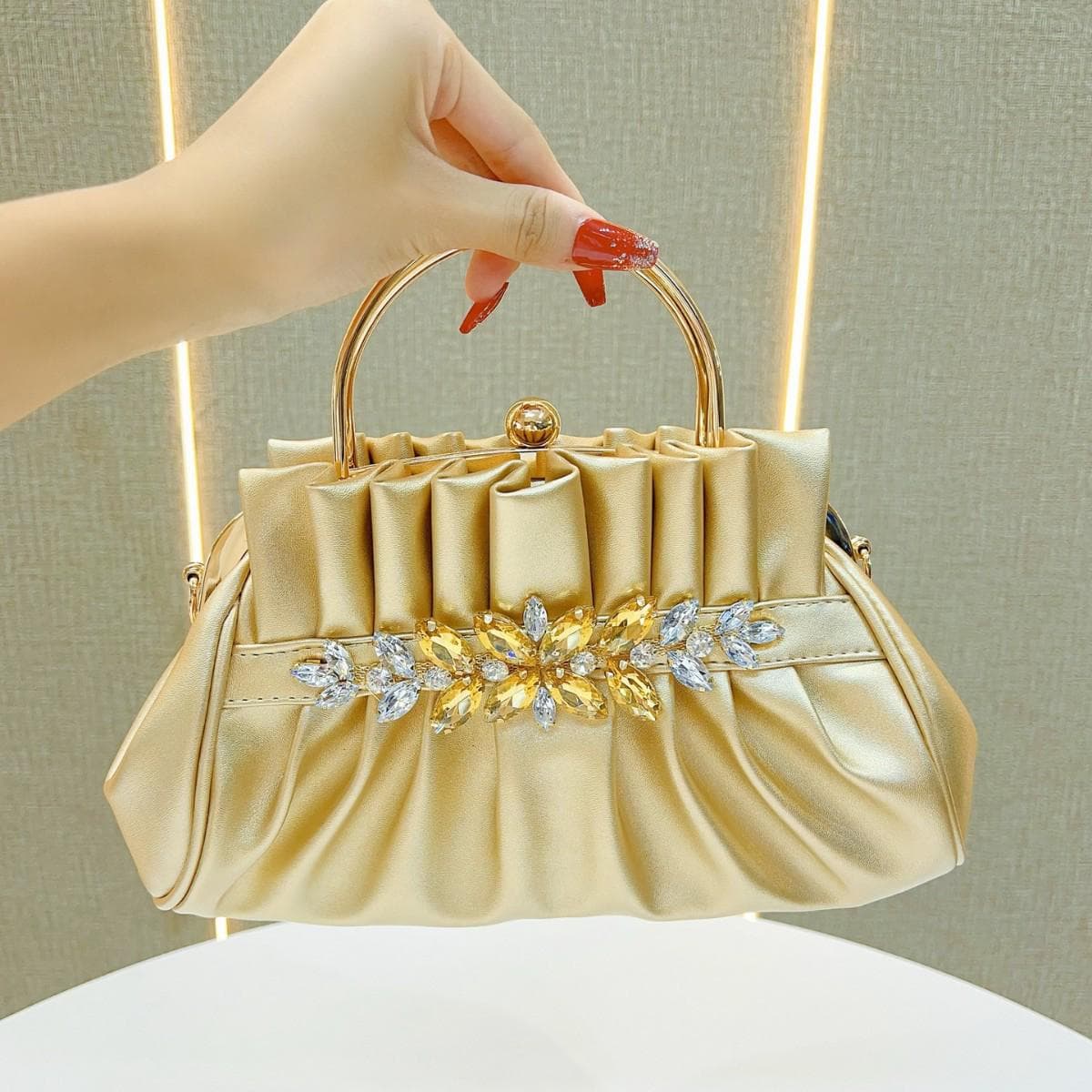 Retro Diamond-Studded Ladies' Handbags: Pleated, Fashionable Shoulder & Crossbody Evening Bags gold