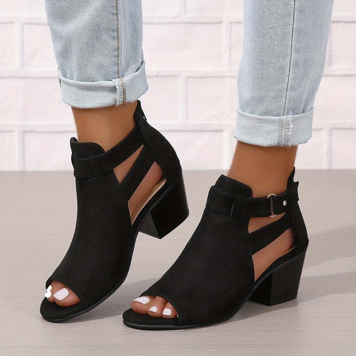 Stylish Womens Low Heel Sandals - Peep-Toe, Solid Color, Retro Stacked Heel Design, Comfortable Walking Shoes for Outdoor Activities 40 black