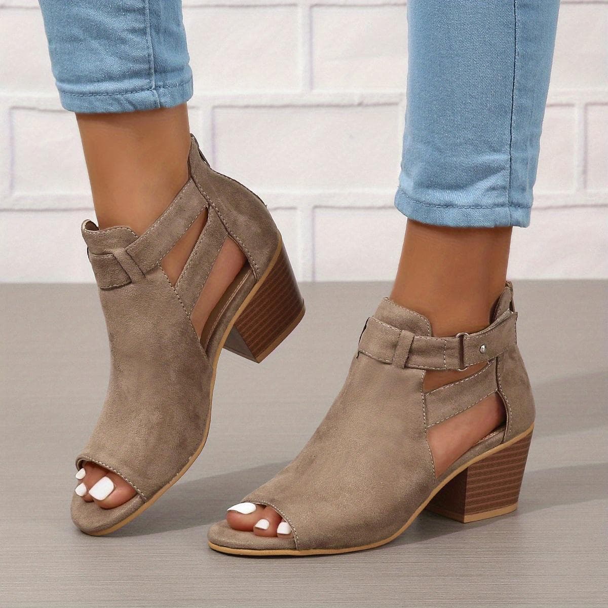 Stylish Womens Low Heel Sandals - Peep-Toe, Solid Color, Retro Stacked Heel Design, Comfortable Walking Shoes for Outdoor Activities 41 grey