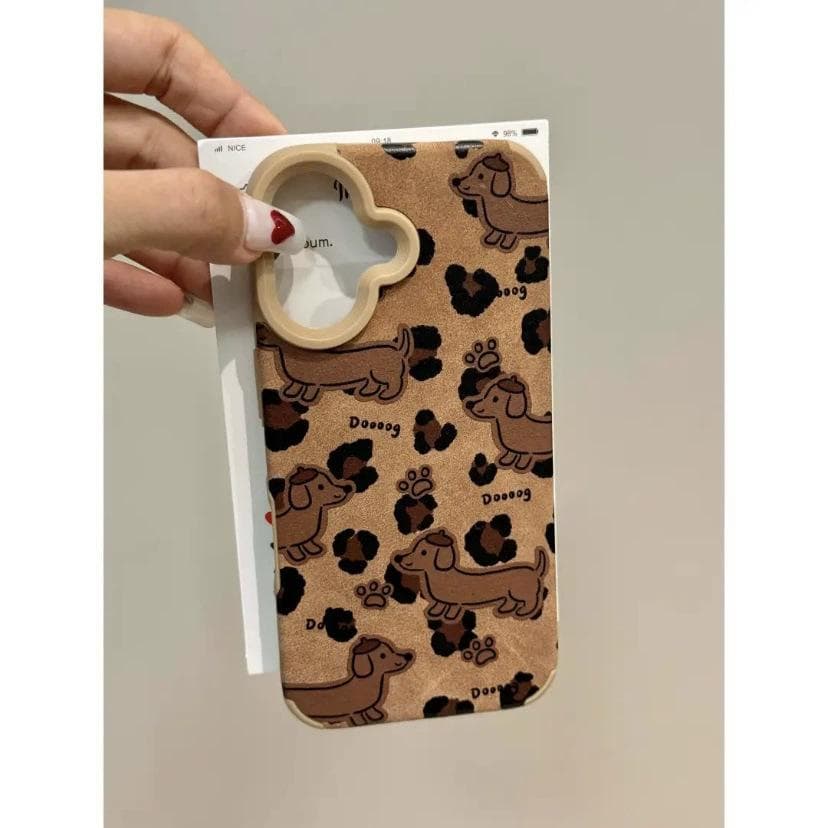 Autumn and Winter Leather Full Screen Footprints, Sausage Dog Suitable for IPhone16 Mobile Phone Case 15promax Apple 14/13 Protection Apple XS