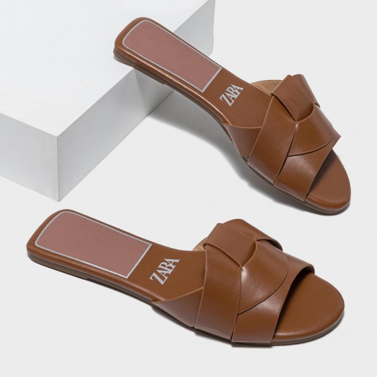 Summer Designer Woman Flat New Slippers Woven with Comfortable Women's Shoes Casual Bottom Slippers Women 2024 New 35 brown