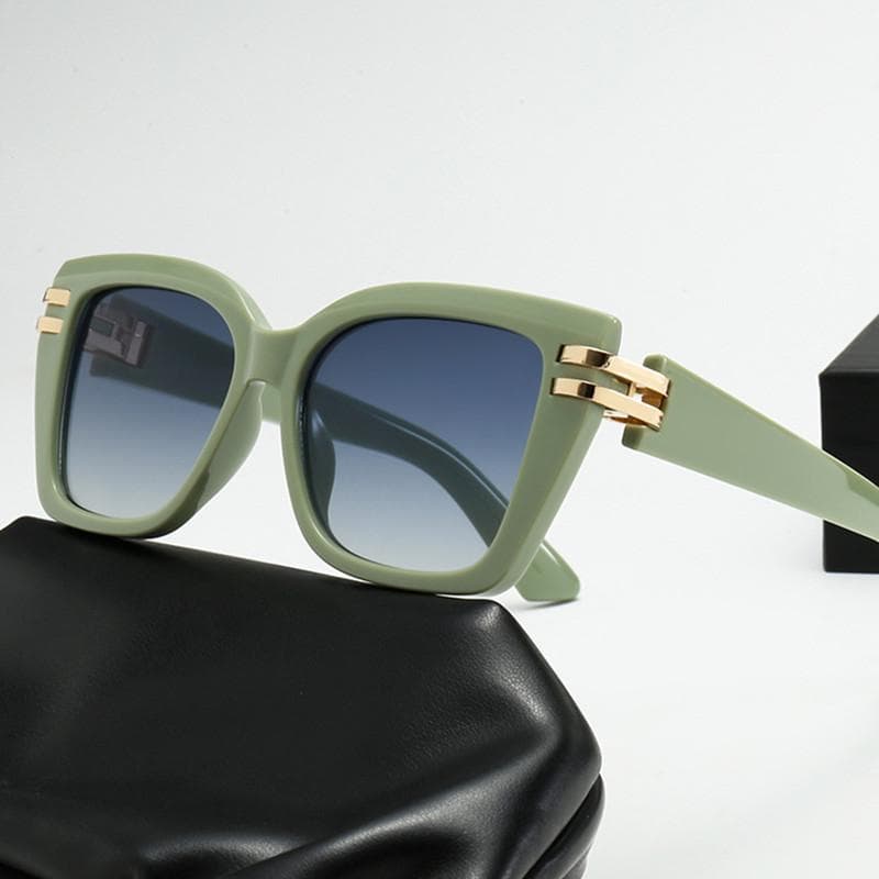Luxury Designer Vintage Square Sunglasses Women Men Punk Rivet UV400 Protection Classic Shades