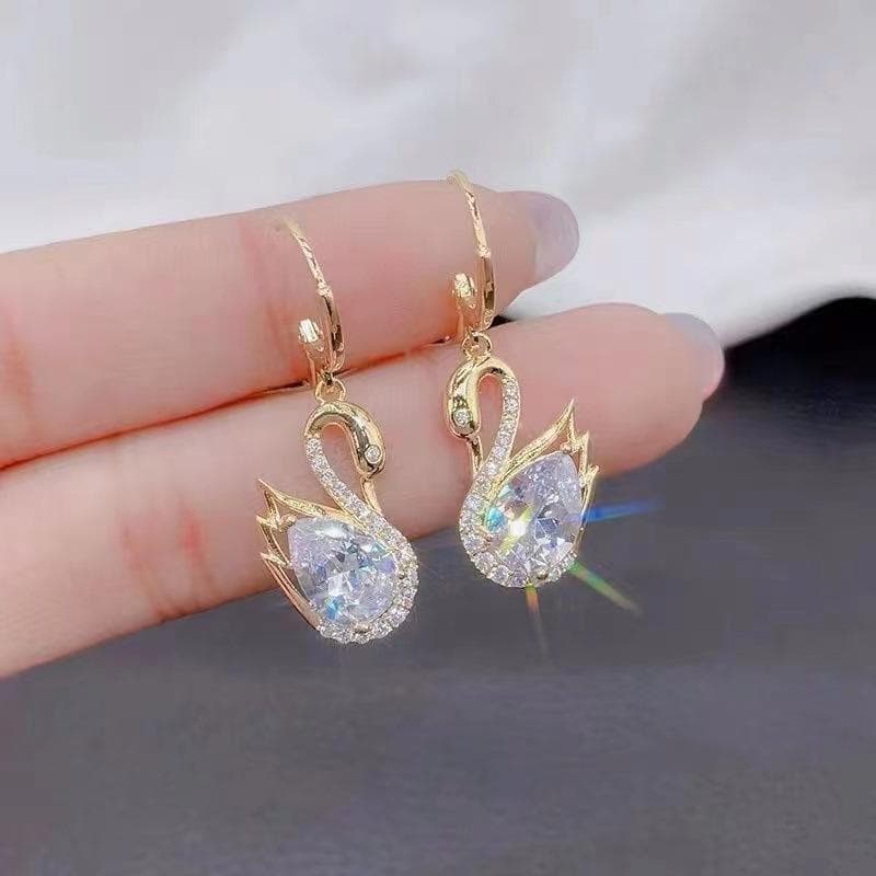 Luxurious and Elegant Golden Swan Earrings, Dazzling Synthetic Crystal Suitable for Daily Wear, Parties and Gifts