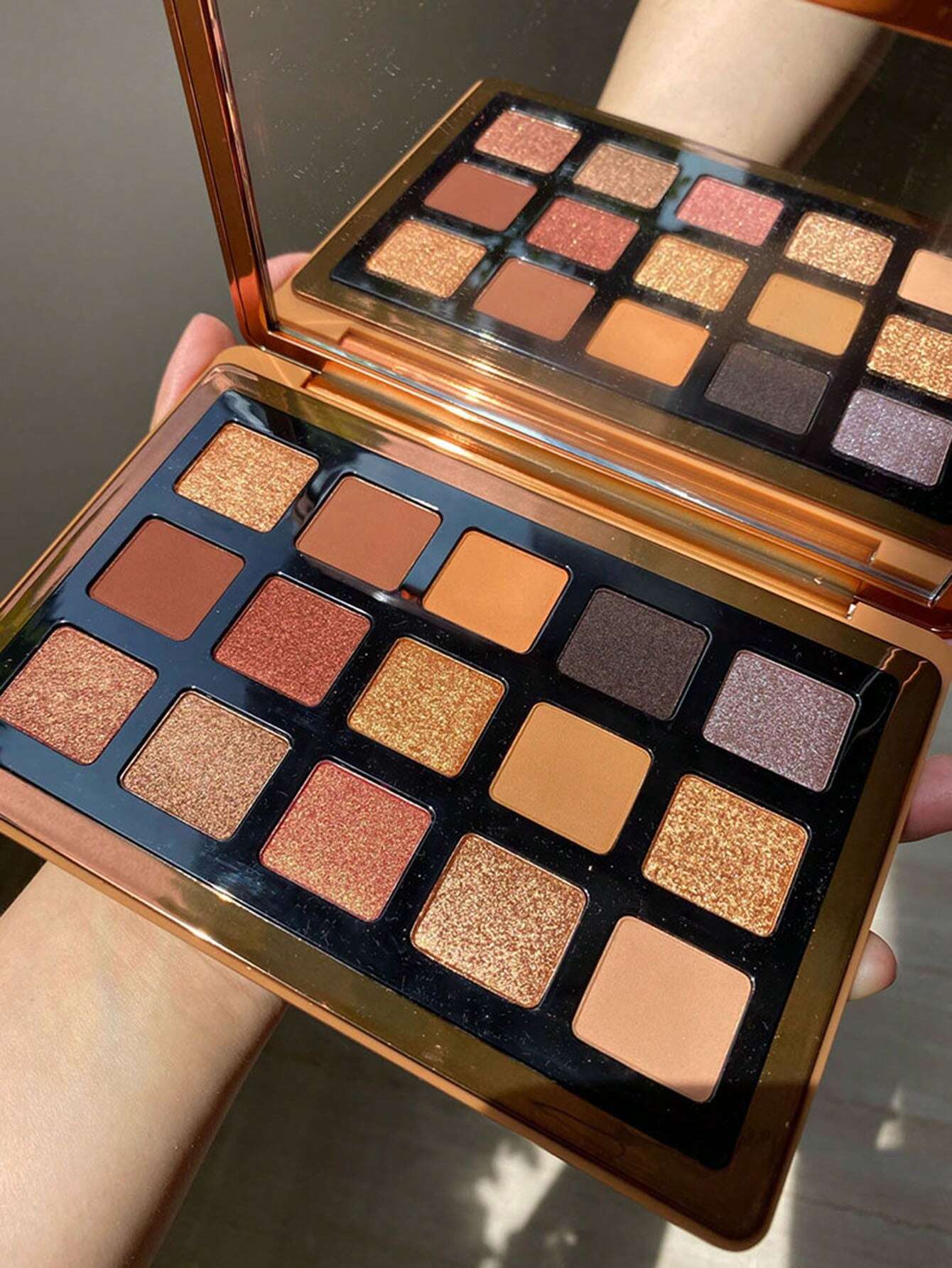 15-Color Eyeshadow Palette, Matte Shimmer Long-Lasting Eye Shadow With Mirror Eyeshadow Eye Makeup