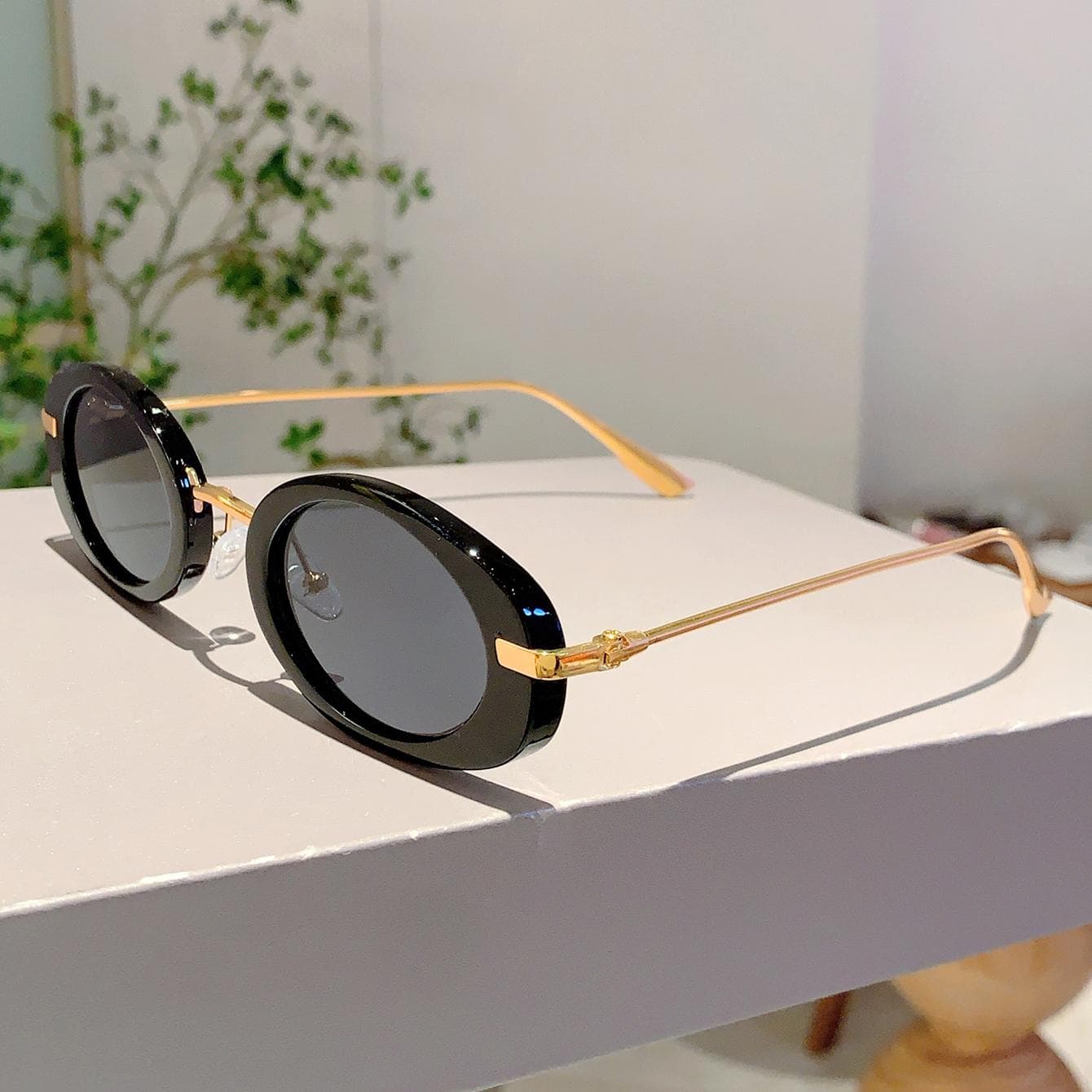 KAMMPT Luxury Metal Retro Oval Sunglasses Women Fashion Leopard Print Beach Sun Glasses Designer Shades as picture shows