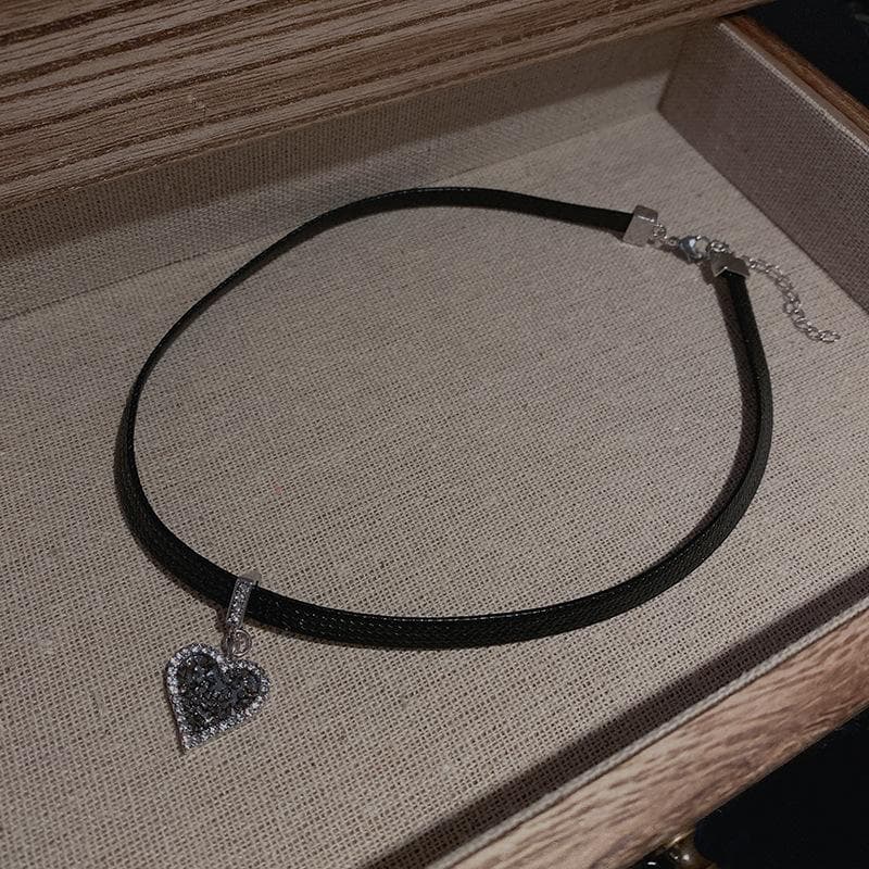Classic Gothic Black Leather Choker Torques Heart Pendant Necklaces For Women Elegent Fashion Jewelry Valentine's Gifts black
