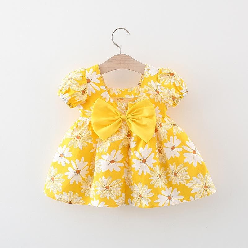 Summer girl wearing a refreshing chrysanthemum dress with a bow on the back, princess dress 80cm