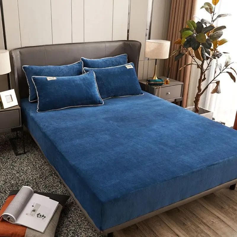 Soft Velvet Fitted Sheet with Elastic Bands Non Slip Adjustable Mattress Covers for Single Double Plush Warm And Comfortable Bed Covers 150x200cm Only a Sheet
