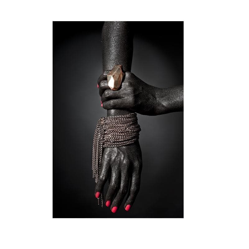 African Woman Canvas Wall Art Painting Posters And Prints Black Woman Holding Gold Jewelry Picture for Living Room Home Decor 40X60cm No Frame