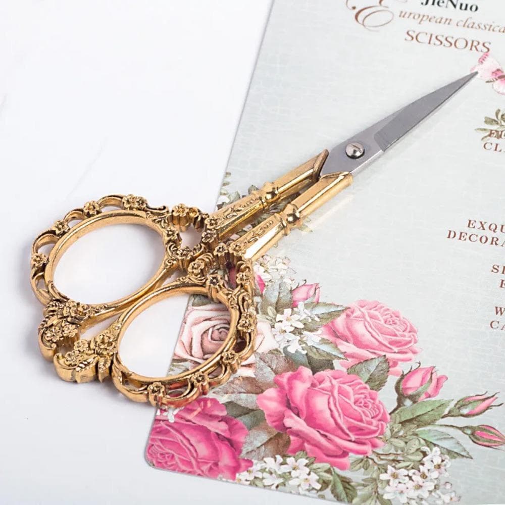 Classic Vintage Style Scissors for Nail Art, Sewing Thread, Fabric and Crafts at Home
