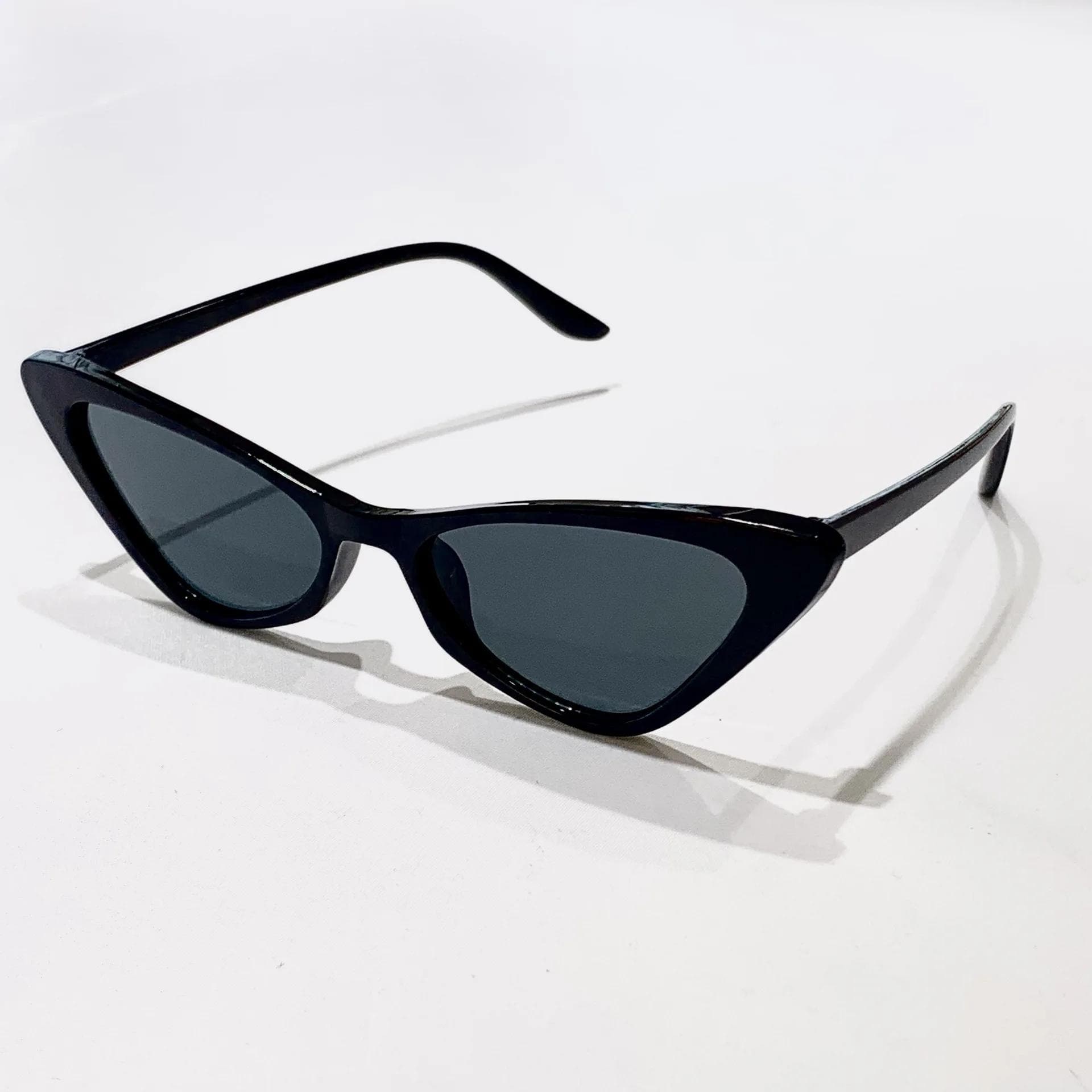 New Korean Jennifer retro sunglasses triangular cat eye female Internet celebrities fashion trends