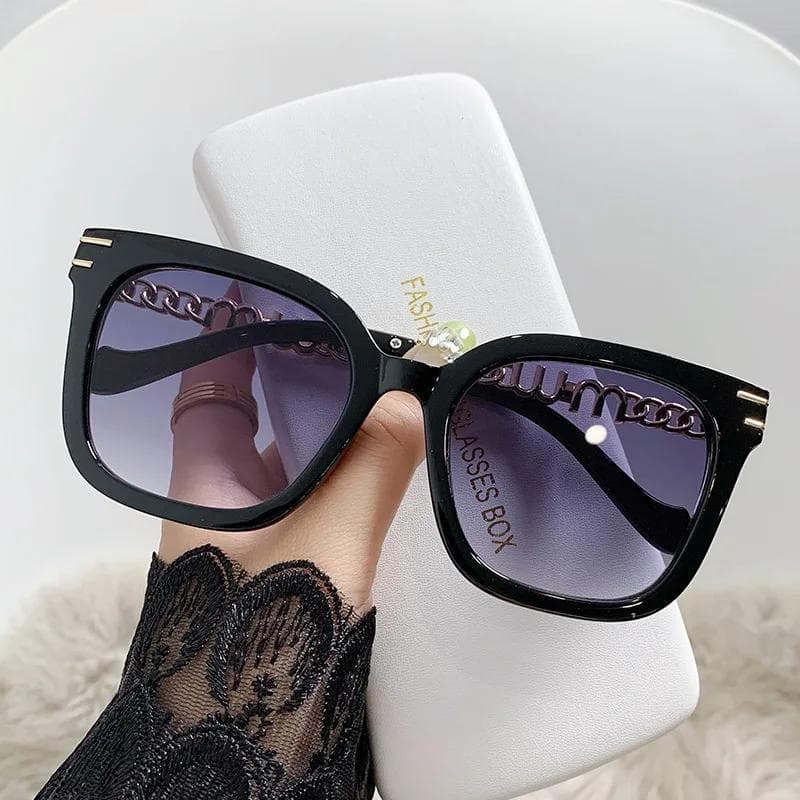 Fashion Vintage Large Frame Sunglasses Trendy Black UV400 Shades for Men Women Travel Gafas De Sol 1PC