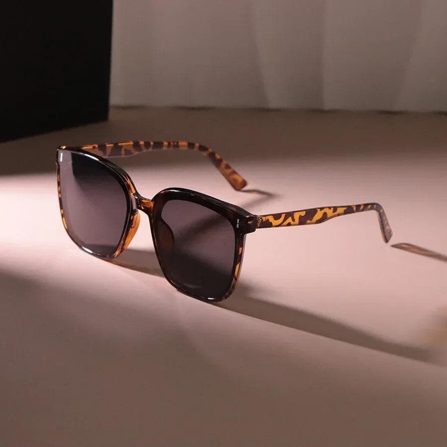 Square Sunglasses Women Men Classic Vintage Fashion Personality Glasses Stylish Casual Minimalist Oculos UV Protection Other