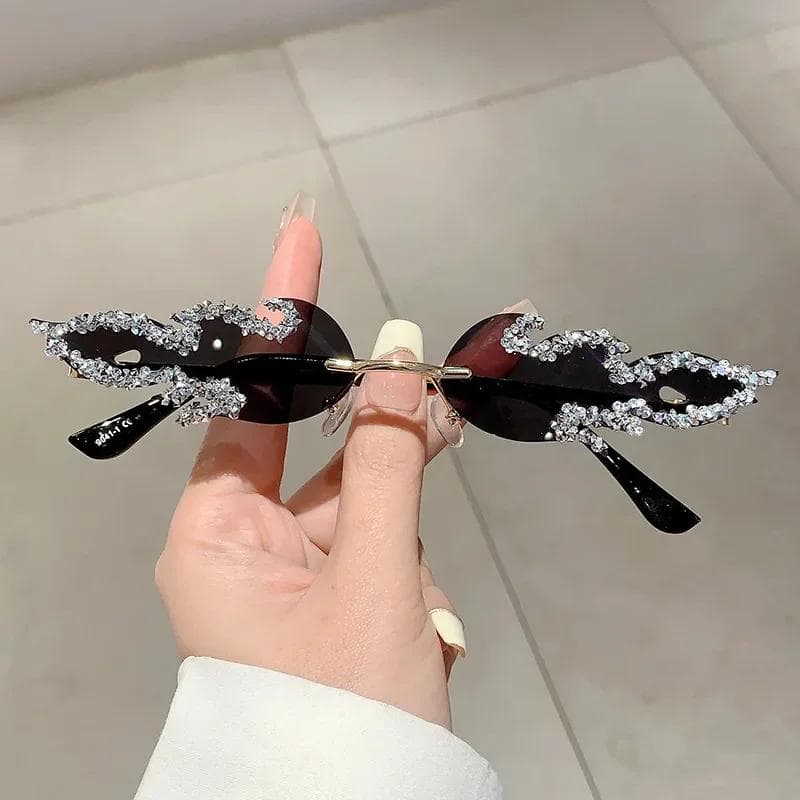 Vintage Punk Luxury Designer Diamond Flame Sunglasses UV400 Rimless Crystal Eyewear For Women Men