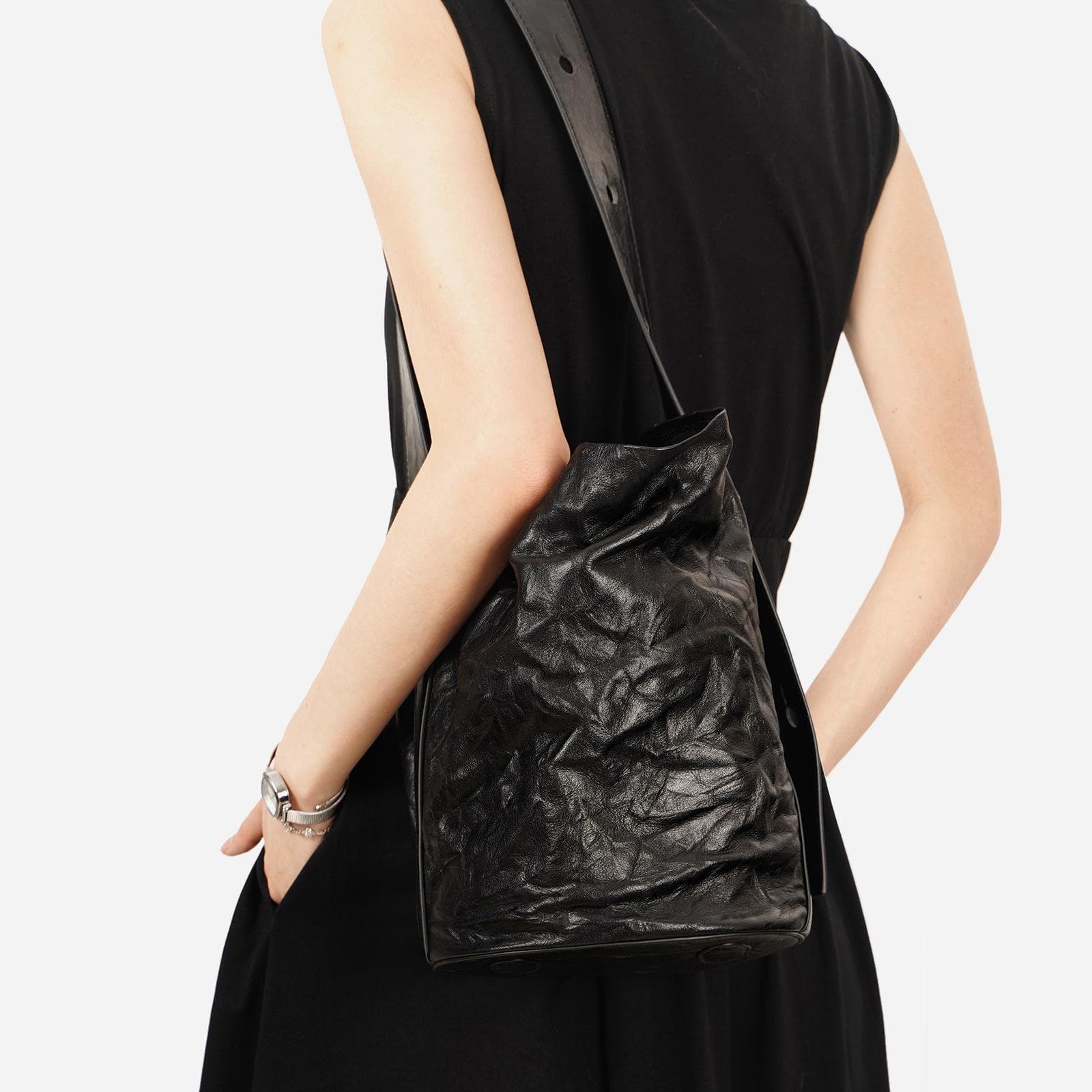 Bucket Bag Retro Classic Leather Women's Bag Fashionable Niche Hand-grabbing Leather One-shoulder Crossbody Women's Bag black
