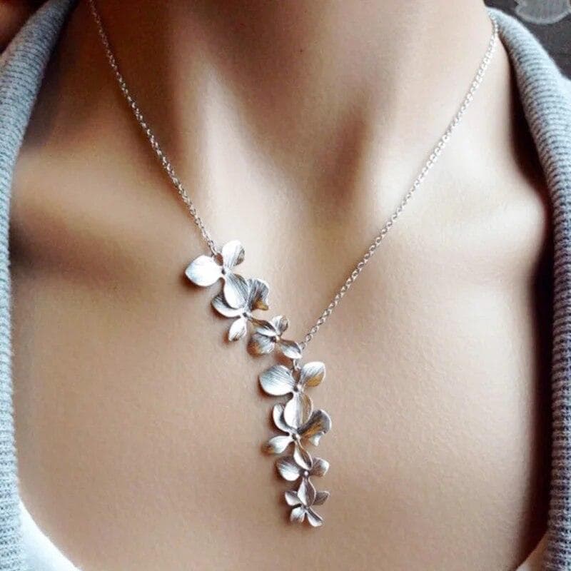 Exquisite Vintage Silver Color Flower Clavicle Chain Necklace for Women Fashion Pendant Necklaces Jewelry Wedding Party Choker silver