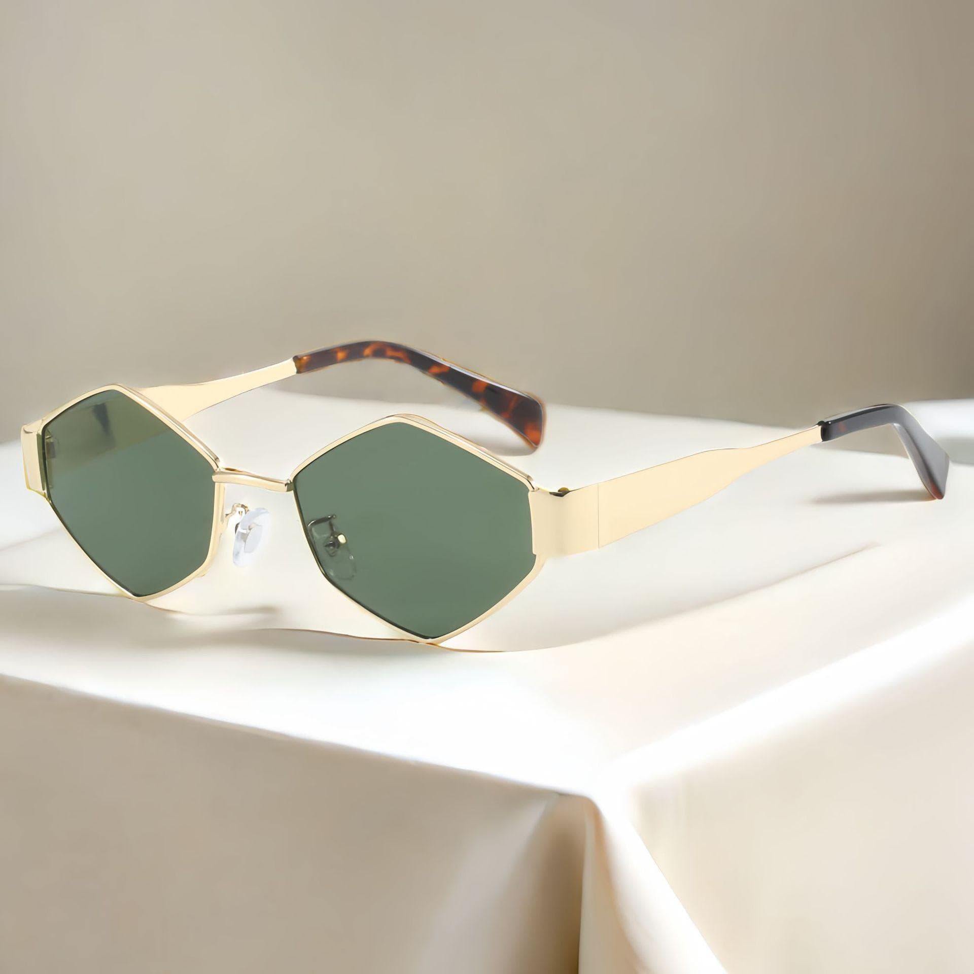 New diamond shaped sunglasses for women metal small frame concave design photography Sun Glasses 1PC