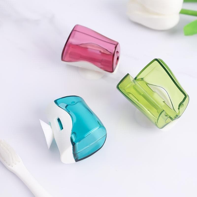 Household Family Wall Mounted Dust Proof Toothbrush Holder Rack Bathroom Creative Sucker Toothbrush Dust Cover 3Pcs/Set multicolour